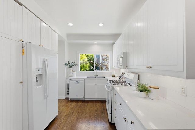 732 Farringdon Lane, Burlingame, CA 94010