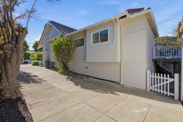 732 Farringdon Lane, Burlingame, CA 94010