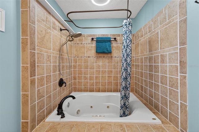 6550 S WEST SHORE CIRCLE, Tampa, FL 33616