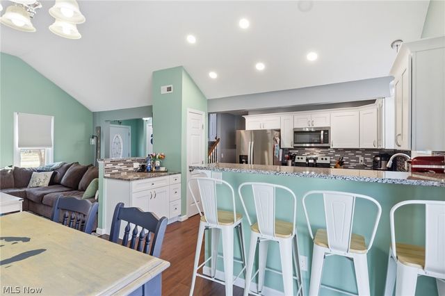 110 Wilshire Court, Elyria, OH 44035