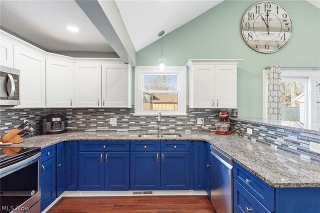 110 Wilshire Court, Elyria, OH 44035