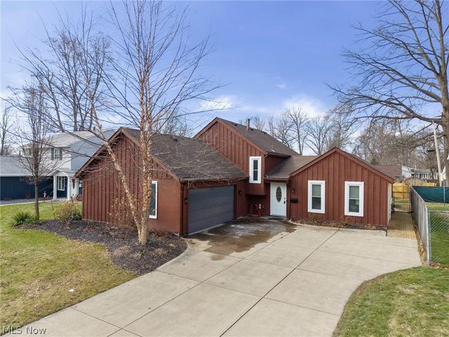 110 Wilshire Court, Elyria, OH 44035