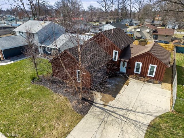 110 Wilshire Court, Elyria, OH 44035