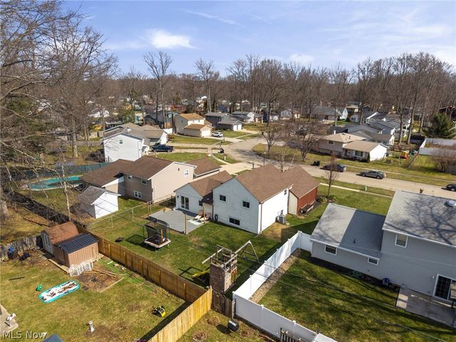 110 Wilshire Court, Elyria, OH 44035