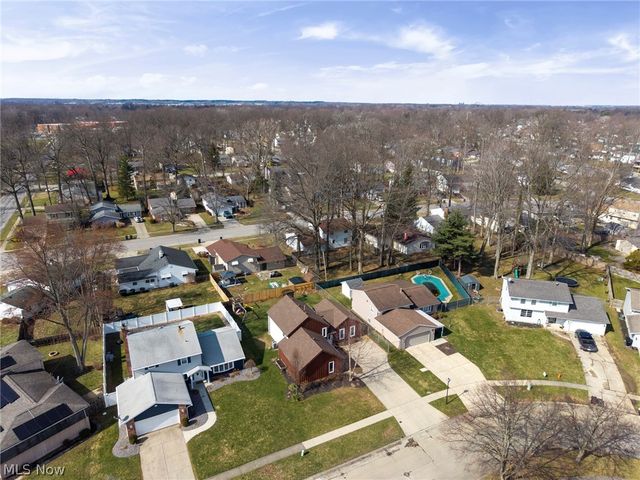 110 Wilshire Court, Elyria, OH 44035