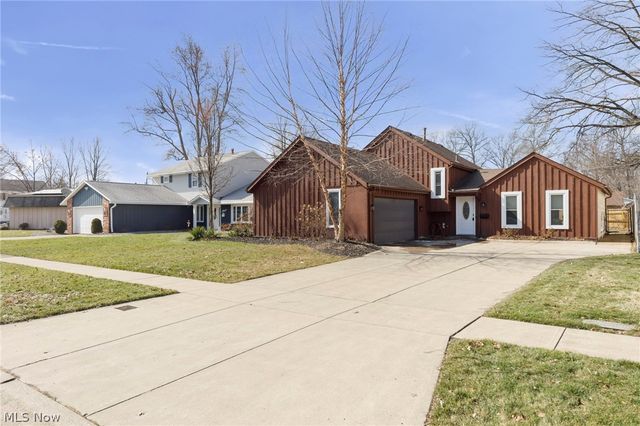 110 Wilshire Court, Elyria, OH 44035