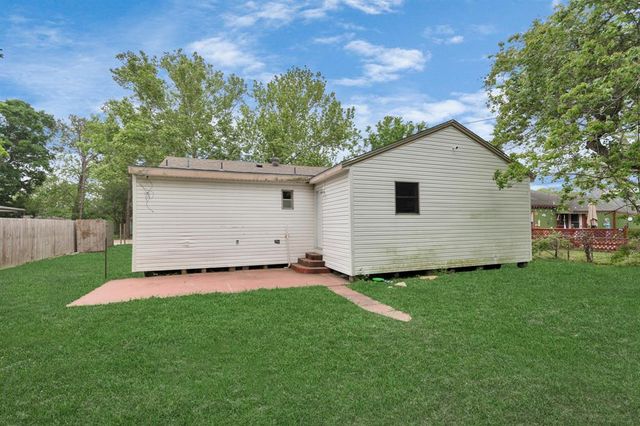 602 Bluebonnet Drive, La Marque, TX 77568