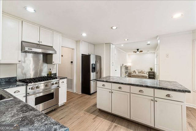 4212 Willow Walk SW, Lilburn, GA 30047