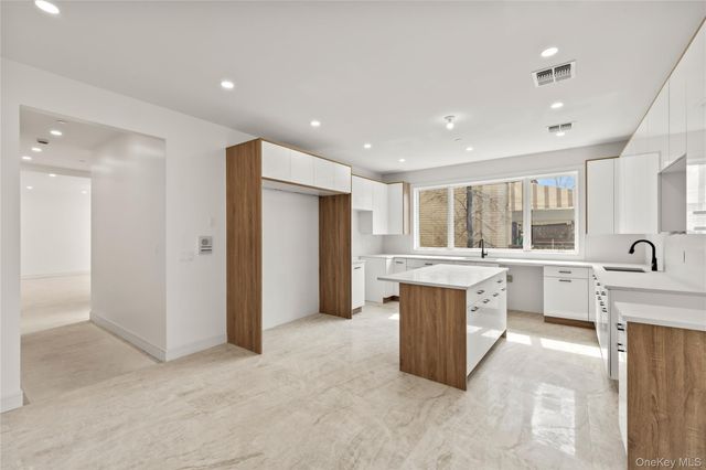 13 Warren Court 202, Monsey, NY 10952