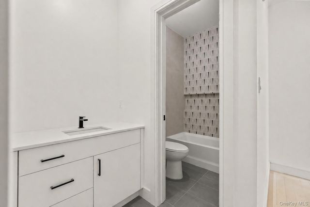 13 Warren Court 202, Monsey, NY 10952