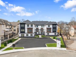 13 Warren Court 202, Monsey, NY 10952