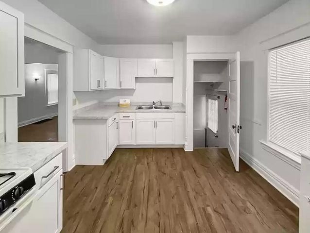 1612 Hays Park Avenue, Kalamazoo, MI 49001