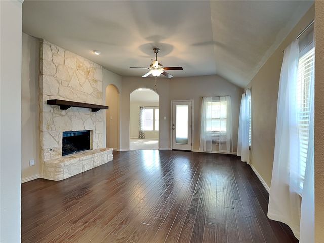 816 Water Garden Circle, Little Elm, TX 75068