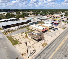 116 S. Teel, Devine, TX 78016