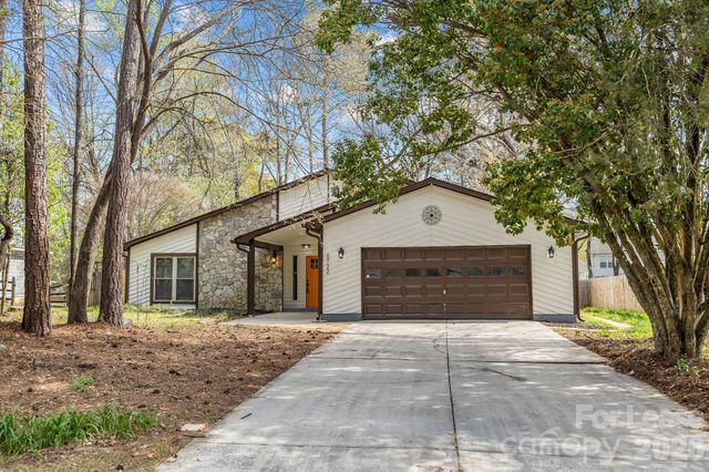 6722 Stillmeadow Drive, Charlotte, NC 28277