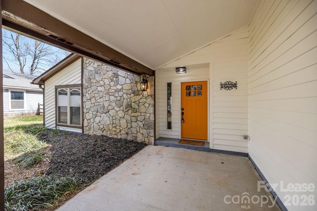 6722 Stillmeadow Drive, Charlotte, NC 28277