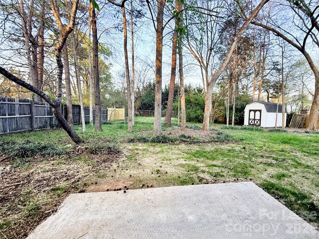 6722 Stillmeadow Drive, Charlotte, NC 28277