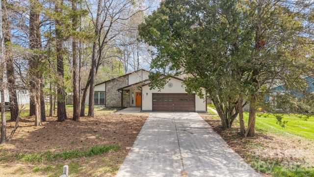 6722 Stillmeadow Drive, Charlotte, NC 28277