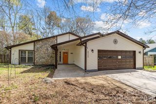 6722 Stillmeadow Drive, Charlotte, NC 28277