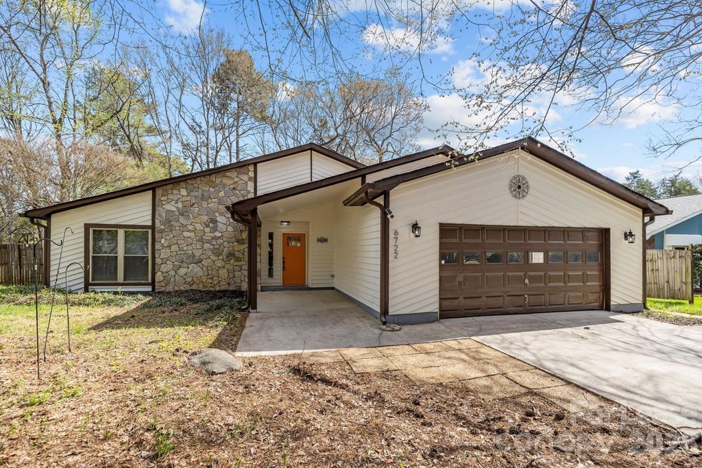 6722 Stillmeadow Drive, Charlotte, NC 28277