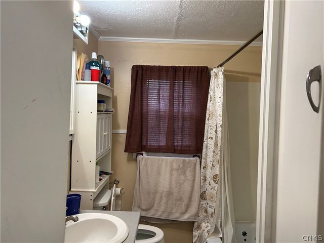 221 Stonefield Road, Onondaga, NY 13205