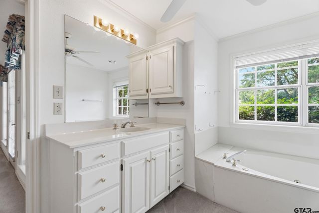 241 Lakeside Place, Mineola, TX 75773