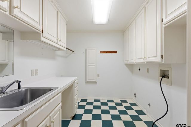 241 Lakeside Place, Mineola, TX 75773