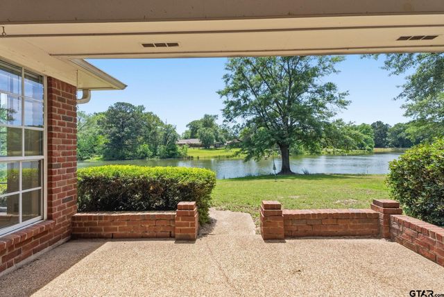 241 Lakeside Place, Mineola, TX 75773