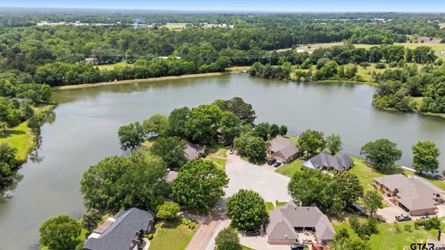 241 Lakeside Place, Mineola, TX 75773