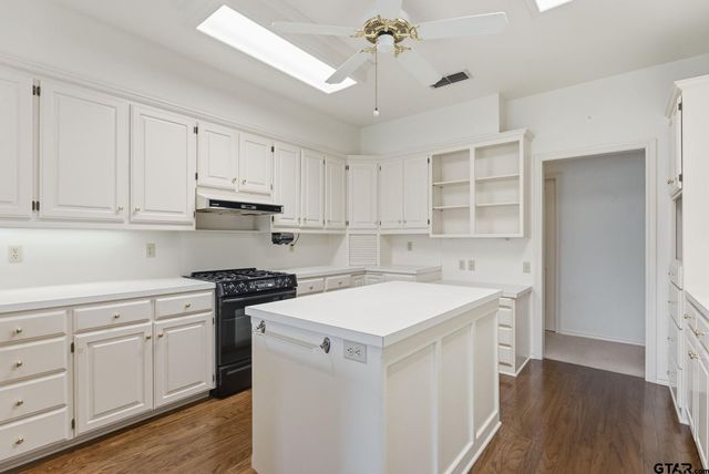 241 Lakeside Place, Mineola, TX 75773