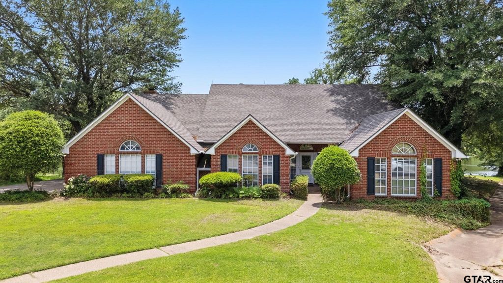 241 Lakeside Place, Mineola, TX 75773