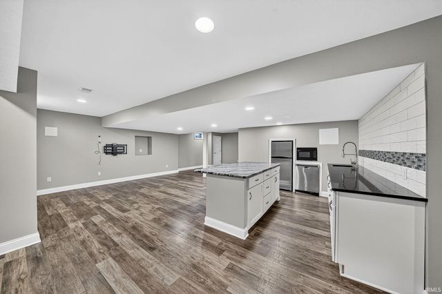 51216 Leeward Point, Granger, IN 46530