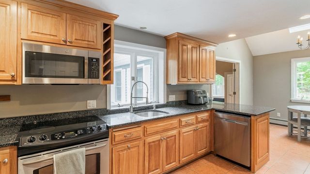 142 Baker St, Walpole, MA 02081
