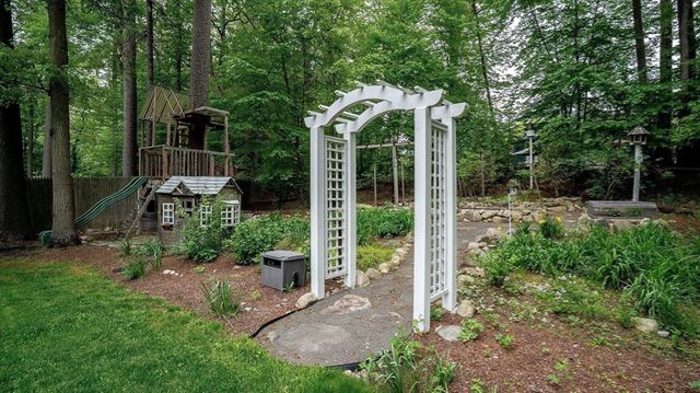 142 Baker St, Walpole, MA 02081