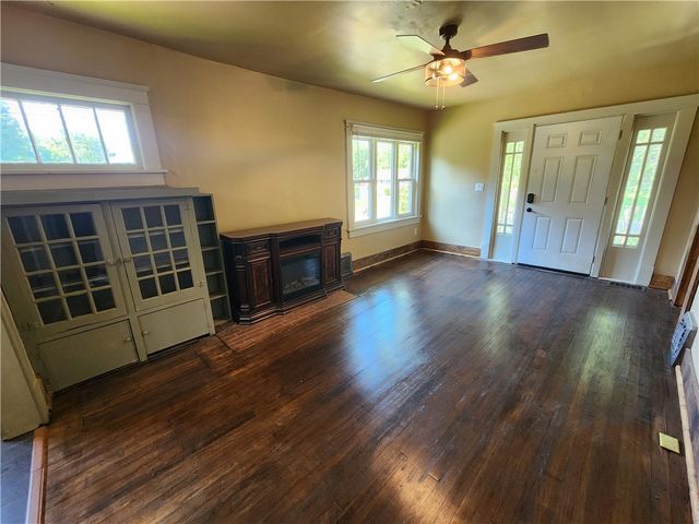 634 Scotland Ln, Union Twp, PA 16101