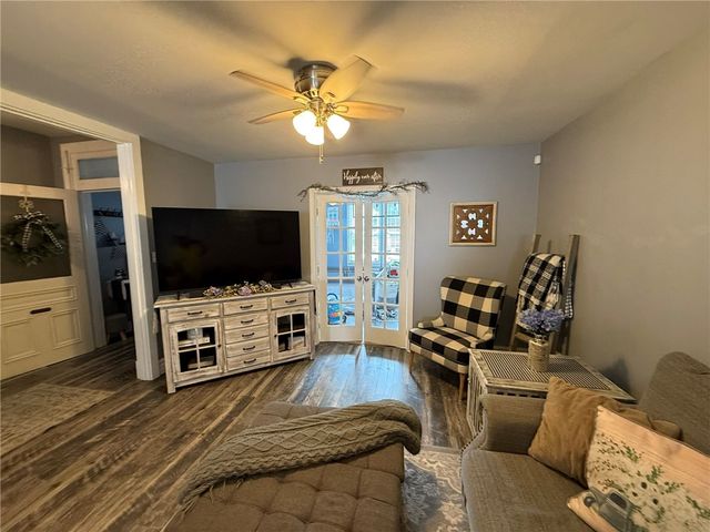 908 Evergreen Ave, Millvale, PA 15209