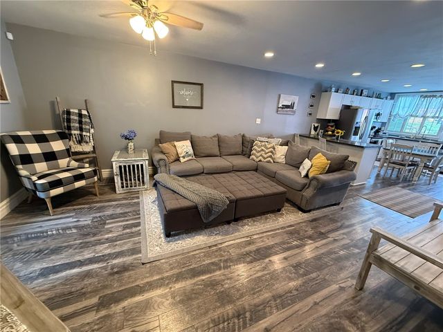 908 Evergreen Ave, Millvale, PA 15209