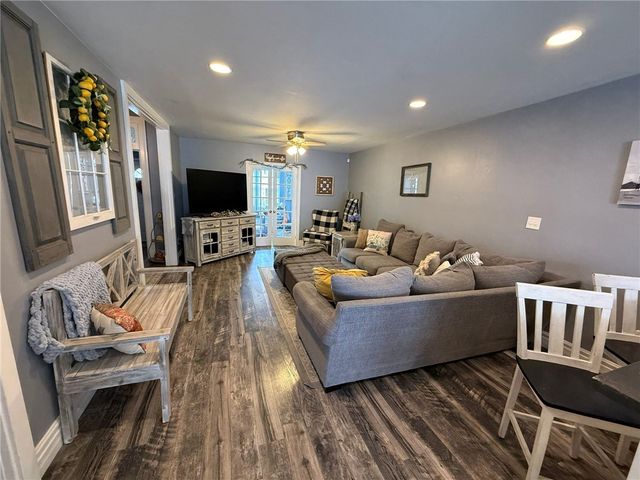 908 Evergreen Ave, Millvale, PA 15209