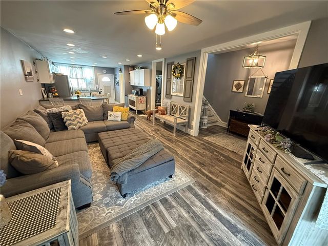 908 Evergreen Ave, Millvale, PA 15209