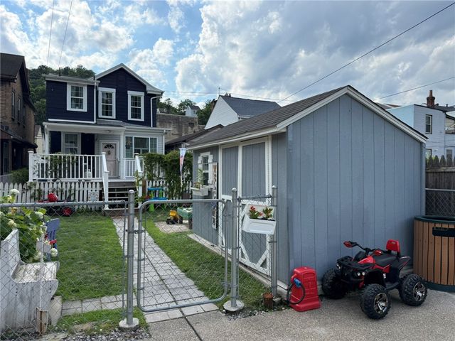 908 Evergreen Ave, Millvale, PA 15209