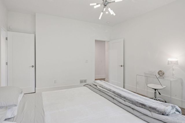 1032 Gardner Street E, Wayzata, MN 55391