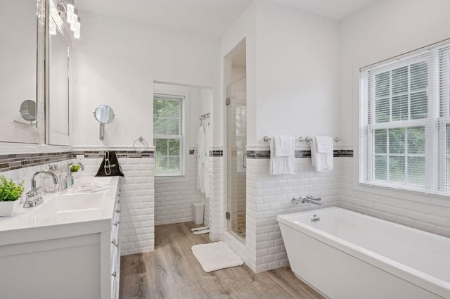 1032 Gardner Street E, Wayzata, MN 55391