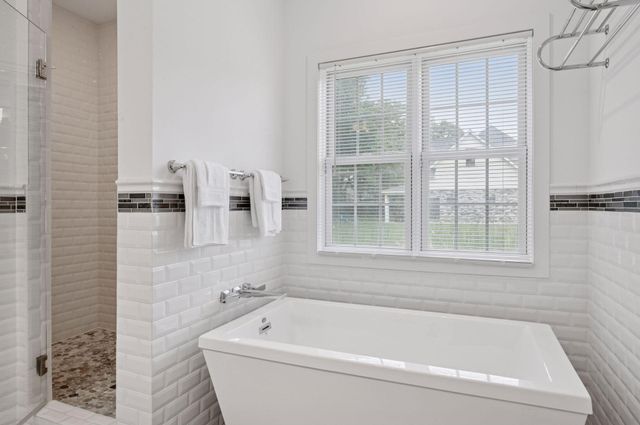 1032 Gardner Street E, Wayzata, MN 55391