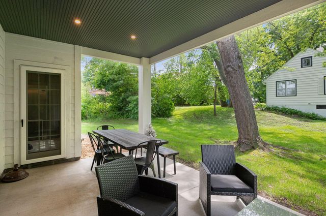 1032 Gardner Street E, Wayzata, MN 55391