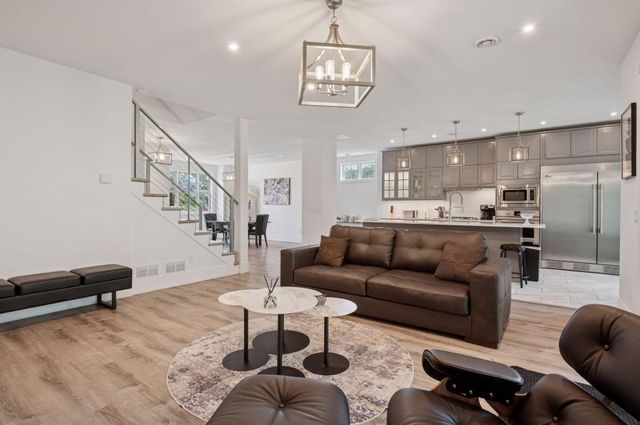 1032 Gardner Street E, Wayzata, MN 55391