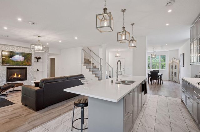 1032 Gardner Street E, Wayzata, MN 55391