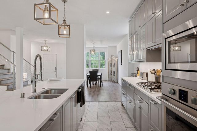 1032 Gardner Street E, Wayzata, MN 55391