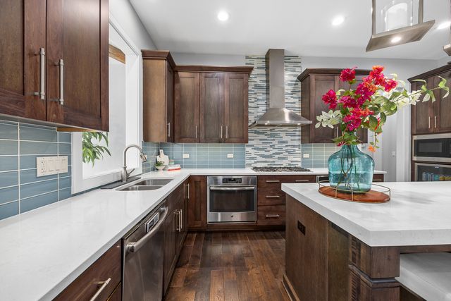 4328 Winterberry Avenue, Naperville, IL 60564