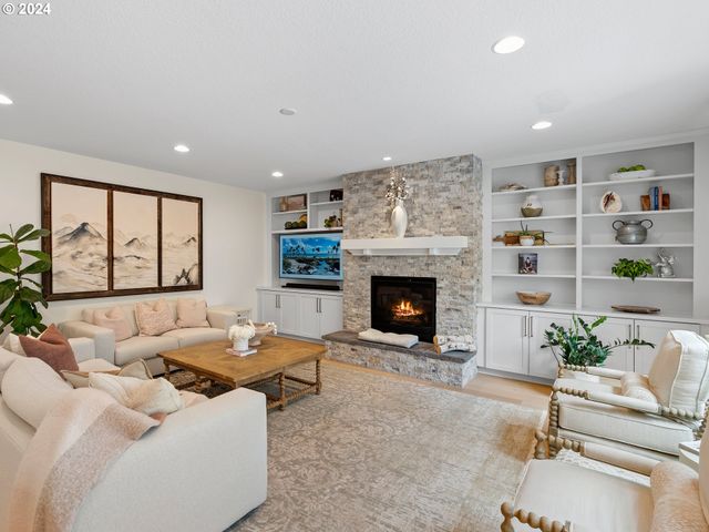 9010 Sw INEZ St, Tigard, OR 97224