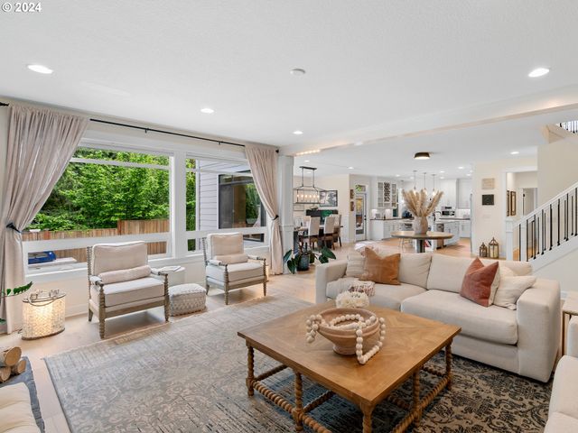 9010 Sw INEZ St, Tigard, OR 97224